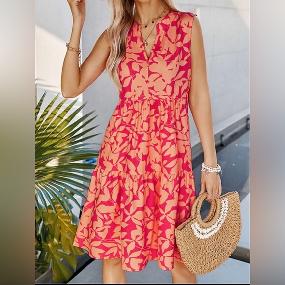 NWOT Notched V-Neck Plant Print Tiered Dress Size Medium - Picture 2 of 9